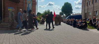 Поховали загиблого воїна у рідному селі Ружичанка Поховали загиблого воїна у рідному селі Ружичанка