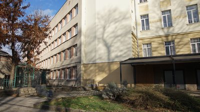 В Ужгороді зареєстрували петицію щодо заборони встановлення модульного туалету поблизу ліцею В Ужгороді зареєстрували петицію щодо заборони встановлення модульного туалету поблизу ліцею