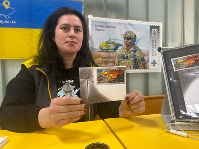 У Житомирі погасили марку "Мечем і волею" до четвертої річниці повномасштабної війни У Житомирі погасили марку "Мечем і волею" до четвертої річниці повномасштабної війни