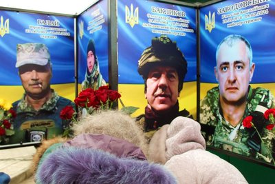 У Лебедині на Сумщині відкрили Алею Слави загиблим захисникам У Лебедині на Сумщині відкрили Алею Слави загиблим захисникам