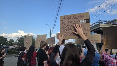 Миколаївці дев'ятий день поспіль виходять на акцію на підтримку Федорова Миколаївці дев'ятий день поспіль виходять на акцію на підтримку Федорова