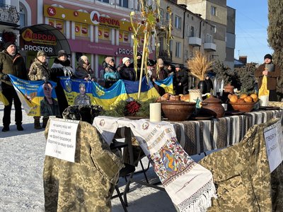 Пам’ятаймо про ціну свята: на Львівщині вшанували військових та родини зниклих безвісти Пам’ятаймо про ціну свята: на Львівщині вшанували військових та родини зниклих безвісти