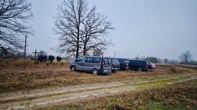 Зустрілися представники Польщі та України у селі на Рівненщині стосовно ексгумації загиблих під час Волинської трагедії Зустрілися представники Польщі та України у селі на Рівненщині стосовно ексгумації загиблих під час Волинської трагедії