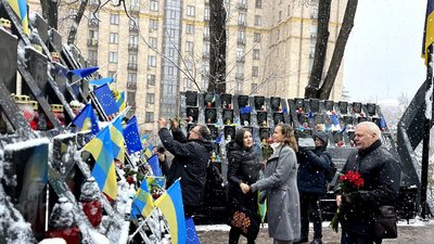 Пролунав Дзвін Гідності: у Києві молитвою вшанували борців за свободу України Пролунав Дзвін Гідності: у Києві молитвою вшанували борців за свободу України