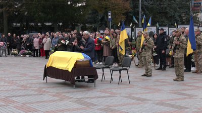 У Рівному попрощались з військовим Сергієм Нестерчуком У Рівному попрощались з військовим Сергієм Нестерчуком