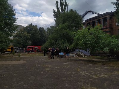 У Києві спалахнула пожежа у триповерхівці. Що відомо
