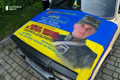 "Сподіваємось, що це допоможе": в Одесі влаштували автопробіг на підтримку полонених та зниклих безвісти "Сподіваємось, що це допоможе": в Одесі влаштували автопробіг на підтримку полонених та зниклих безвісти