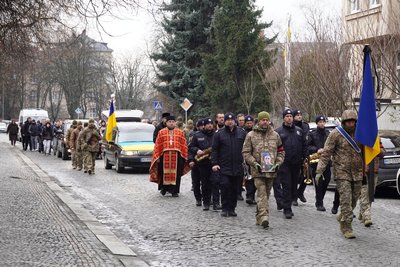 В Ужгороді попрощалися із захисником Олексієм Бриньком В Ужгороді попрощалися із захисником Олексієм Бриньком