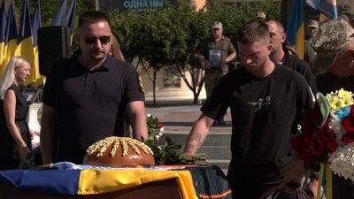 Із бійцем третьої штурмової Володимиром Розумцем попрощались у Рівному Із бійцем третьої штурмової Володимиром Розумцем попрощались у Рівному
