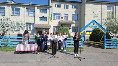 У ліцеї на Волині відкрили меморіальні дошки в пам'ять про двох полеглих воїнів У ліцеї на Волині відкрили меморіальні дошки в пам'ять про двох полеглих воїнів