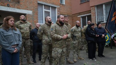 У Сумах попрощалися з ексгравцем юнацької збірної з футболу Дмитром Богачовим У Сумах попрощалися з ексгравцем юнацької збірної з футболу Дмитром Богачовим