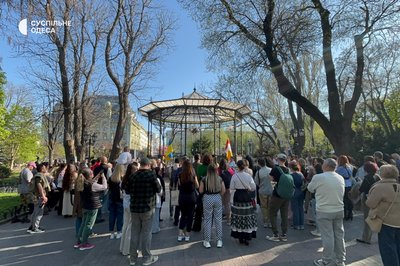 Пісні, українські традиції та допомога ЗСУ: як в Одесі відзначили другий день Великодня Пісні, українські традиції та допомога ЗСУ: як в Одесі відзначили другий день Великодня