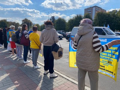 «Ми чекаємо його додому»: у Черкасах відбулася акція на підтримку безвісти зниклих та полонених «Ми чекаємо його додому»: у Черкасах відбулася акція на підтримку безвісти зниклих та полонених