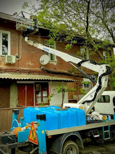 Армія РФ ударила в Одесі по місцю зберігання виведеної з ладу автомобільної техніки, є пошкоджені будинки Армія РФ ударила в Одесі по місцю зберігання виведеної з ладу автомобільної техніки, є пошкоджені будинки
