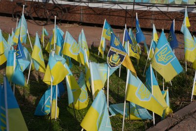 Херсон, острівець пам'яті, прапорці, поліція, ЗСУ