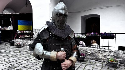 У Мукачеві проходить другий день лицарського турніру в замку "Паланок" У Мукачеві проходить другий день лицарського турніру в замку "Паланок"