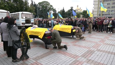 У Рівному попрощалися з Денисом Бабаком та Геннадієм Ганушем У Рівному попрощалися з Денисом Бабаком та Геннадієм Ганушем