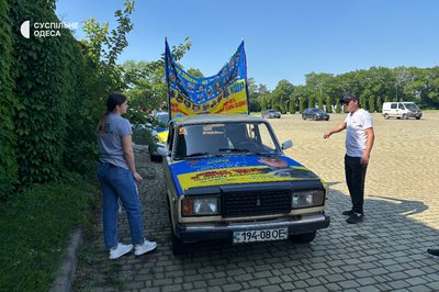 "Сподіваємось, що це допоможе": в Одесі влаштували автопробіг на підтримку полонених та зниклих безвісти "Сподіваємось, що це допоможе": в Одесі влаштували автопробіг на підтримку полонених та зниклих безвісти