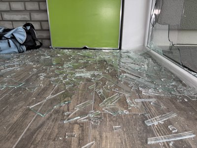 "Почули, що люди кричать": очевидці розповіли про влучання "шахеда" в автостоянку в Сумах "Почули, що люди кричать": очевидці розповіли про влучання "шахеда" в автостоянку в Сумах