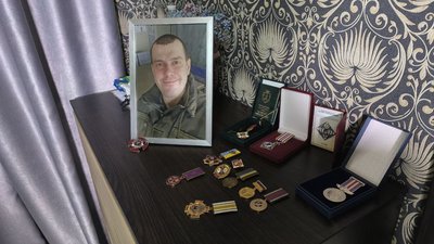 "Я його дочекалась, тільки він загинув". Спогади про нацгвардійця Олександра Химиченка з Кривого Рогу "Я його дочекалась, тільки він загинув". Спогади про нацгвардійця Олександра Химиченка з Кривого Рогу