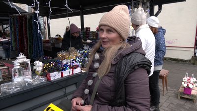 Святковий декор на ринках Рівного: скільки коштують прикраси та що обирають покупці