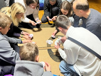 Синдром Дауна, Братерство сиріт, Тіффані Емпі Синдром Дауна, Братерство сиріт, Тіффані Емпі