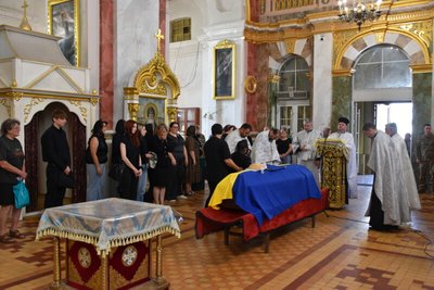 У Луцьку попрощалися з 29-річним бійцем Іллею Пузирніковим