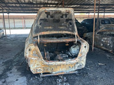 "Автівка наче є, а наче — повний хлам". У Павлограді російська армія поцілила "шахедом" по парковці "Автівка наче є, а наче — повний хлам". У Павлограді російська армія поцілила "шахедом" по парковці