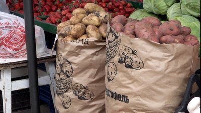 Сезон молодої картоплі на житомирському ринку: що відомо про ціни Сезон молодої картоплі на житомирському ринку: що відомо про ціни