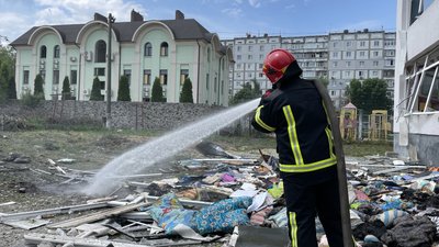 Зруйнований ракетами С-400 дитсадок у Чугуєві на Харківщині: фоторепортаж Зруйнований ракетами С-400 дитсадок у Чугуєві на Харківщині: фоторепортаж