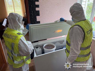 За рішенням суду підозрюваних у виробництві психотропів узяли під варту За рішенням суду підозрюваних у виробництві психотропів узяли під варту
