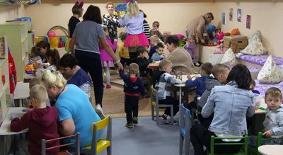 Відвідують майже 5 300 дітей. У Кривому Розі працюють 103 дитсадки та 2 навчально-реабілітаційних центри Відвідують майже 5 300 дітей. У Кривому Розі працюють 103 дитсадки та 2 навчально-реабілітаційних центри
