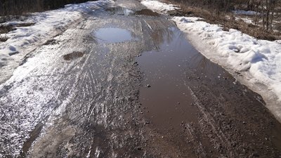 У село Золотинка, що на Чернігівщині, через погану якість дороги відмовляється їздити транспорт У село Золотинка, що на Чернігівщині, через погану якість дороги відмовляється їздити транспорт