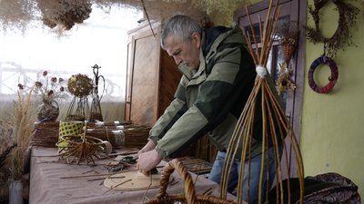 "Ремесло, старше за єгипетські піраміди": майстер з Черкащини поділився секретами лозоплетіння "Ремесло, старше за єгипетські піраміди": майстер з Черкащини поділився секретами лозоплетіння
