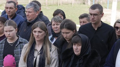 На Тернопільщині відкрили меморіальну дошку загиблому захиснику Володимиру Начичку На Тернопільщині відкрили меморіальну дошку загиблому захиснику Володимиру Начичку
