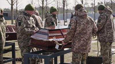 Тіло невідомого солдата привезли з Рівненщини на Київщину для поховання Тіло невідомого солдата привезли з Рівненщини на Київщину для поховання