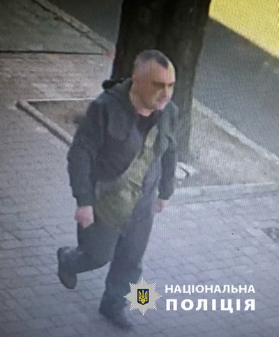 Поліція опублікувала фотографії чоловіка, якого вважають причетним до вбиства одеського громадського діяча Поліція опублікувала фотографії чоловіка, якого вважають причетним до вбиства одеського громадського діяча
