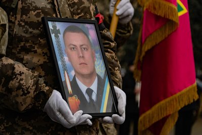 В Ужгороді попрощалися із полеглим прикордонником Дмитром Цацурою В Ужгороді попрощалися із полеглим прикордонником Дмитром Цацурою