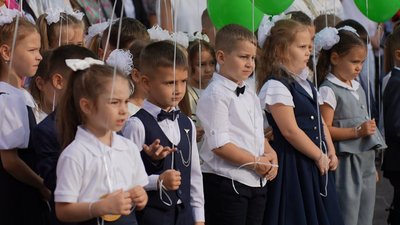 День знань у Вінниці: майже 4 тисячі першокласників пішли до школи День знань у Вінниці: майже 4 тисячі першокласників пішли до школи