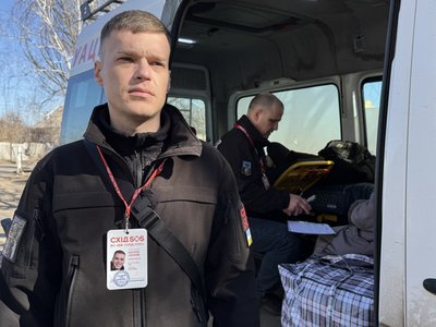 10 тисяч за машину, щоб виїхати з Лимана. Як рятуються з прифронтових міст Донеччини: історії з транзитного центру 10 тисяч за машину, щоб виїхати з Лимана. Як рятуються з прифронтових міст Донеччини: історії з транзитного центру
