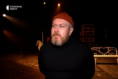 Олександр Самусенко, режисер-постановник вистави "Перевізник" Олександр Самусенко, режисер-постановник вистави "Перевізник"