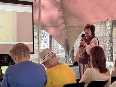 Люди на традиційному Успенському ярмарку в Харкові Люди на традиційному Успенському ярмарку в Харкові