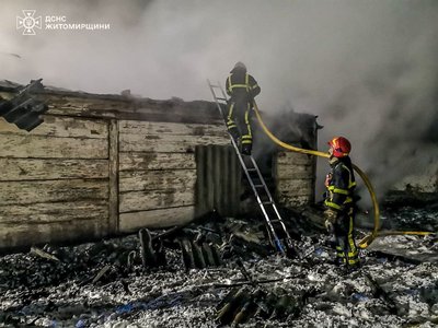 Пожежа у Черняхівській громаді на Житомирщині: у будинку знайшли тіло чоловіка Пожежа у Черняхівській громаді на Житомирщині: у будинку знайшли тіло чоловіка