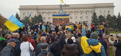 звільнення Херсона переселенка з Луганська Ірина Паршина з орхідеями Дніпро 30 жовтня 2024 рік звільнення Херсона переселенка з Луганська Ірина Паршина з орхідеями Дніпро 30 жовтня 2024 рік