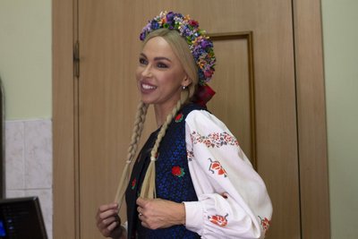 "Я не звикла себе шкодувати": інтерв'ю з волинською артисткою Софією Матюшенко