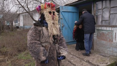 Неодружені парубки відтворюють унікальний обряд, відомий як "Цигани" Неодружені парубки відтворюють унікальний обряд, відомий як "Цигани"