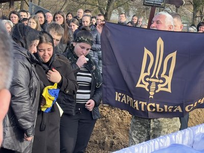 На Закарпатті попрощалися із полеглим захисником Євгеном Балогом