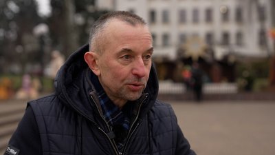 Ялинку на Красній площі чернігівці встановили власноруч Ялинку на Красній площі чернігівці встановили власноруч