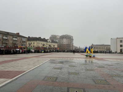 Створили "ланцюг єдності" та випустили в небо 25 голубів: у місті на Черкащині відзначили День Соборності Створили "ланцюг єдності" та випустили в небо 25 голубів: у місті на Черкащині відзначили День Соборності