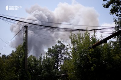 КАБи прилітають неподалік позиції "омегівців" у Родинському на Донеччині КАБи прилітають неподалік позиції "омегівців" у Родинському на Донеччині